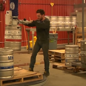 精酿啤酒、可口可乐先遭殃 美国人将为加征钢铝关税付出高昂代价 ...