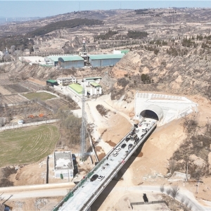 【图片新闻】西延高铁全线隧道贯通