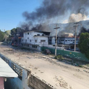 海地最大医院遭武装团伙纵火焚毁