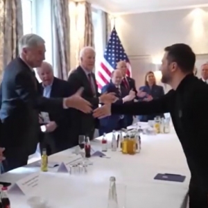 泽连斯基拒绝签字！美国索要乌克兰50%矿产 特朗普点名稀土！形势突变 立陶宛哀叹 ...