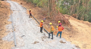 山里的省际联村路，为什么要重修（干部状态新观察·践行正确政绩观） ...