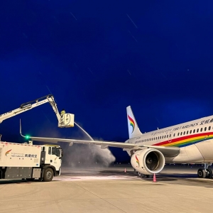 西藏往返香港商业航班开通运营