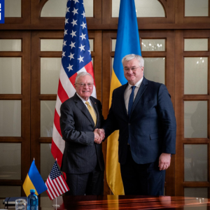 乌总统及外长会见美国俄乌问题特使 讨论实现和平途经