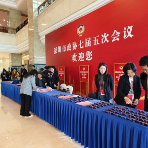 【组图】聚焦两会丨政协委员陆续报到！深圳进入“两会时间” ...