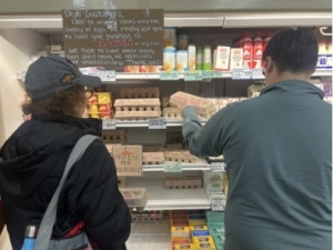 禽流感肆虐价格飙升 美国鸡蛋一蛋难求