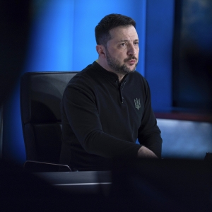 泽连斯基已经抵达英国