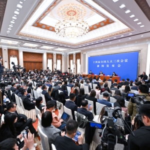 十四届全国人大三次会议举行新闻发布会