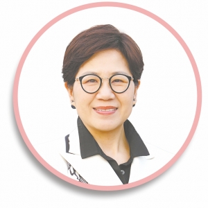 全国人大代表、万事利集团董事长屠红燕：“为了让丝绸‘潮’起来，我买了台机器人” ...