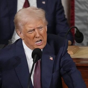 美国对所有进口钢铁和铝征收25%关税正式生效