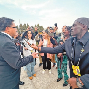 “中国全国两会向世界传递出信心与力量”（两会·读懂中国） ...