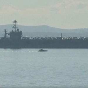 美官员称击落11架胡塞武装无人机 否认美航母遭袭