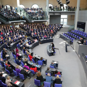 德国新一届联邦议院成立 朔尔茨政府解散