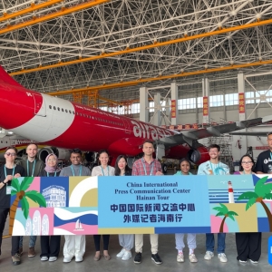 11国记者开启海南参访之旅 首站聚焦海南飞机维修产业基地