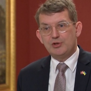 特朗普再称美方需要格陵兰岛 丹麦国防大臣批其“升级事态” ...