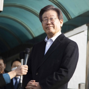 韩国总统选战最新进展：李在明辞党首，多人参选