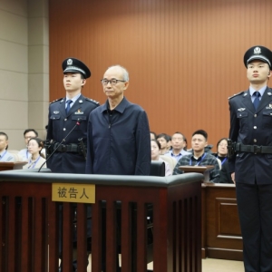 受贿、故意泄露国家秘密！钟自然一审被判13年