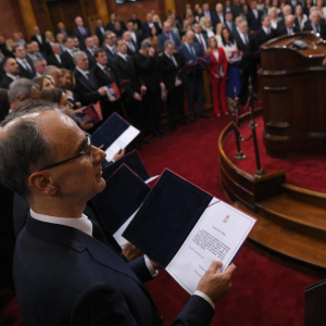 塞尔维亚国民议会通过新政府组成名单