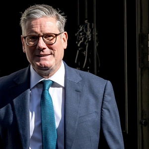 美国总统与英国首相通话 讨论双边贸易