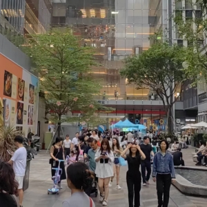 特写：文旅消费持续升温 深港交融带火跨境消费