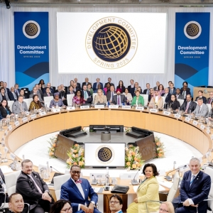 蓝佛安：中国将采取更加积极有为的宏观政策