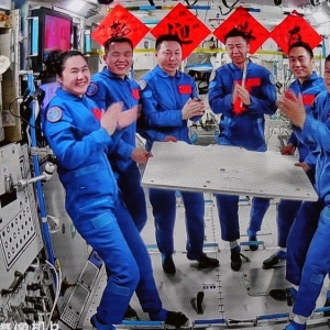 “太空交接”完成 神十九乘组将于4月29日返回地球