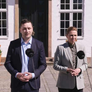 格陵兰岛总理：美国“缺乏尊重” 格陵兰岛永不买卖