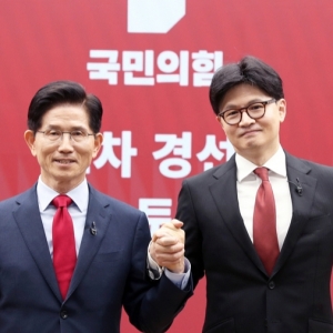 韩国下届大选执政党初选4进2结果揭晓，金文洙、韩东勋胜出