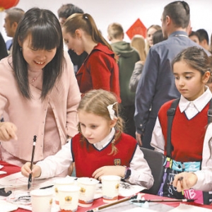 深化中俄人文合作  促进民心相近相亲