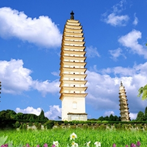 无人机穿越大理三塔时“炸机”，肇事游客被行拘10日