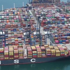 深度丨中美互降关税后，直击外贸一线：企业抢发货，货代频“爆单”，港口货运高峰或下 ...