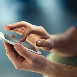 父母成了“儿童经纪人”？亲子流量账号营销乱象频出