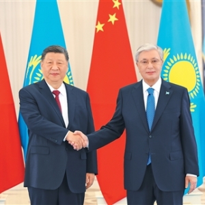 习近平同哈萨克斯坦总统托卡耶夫会谈