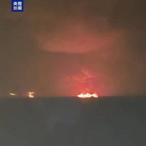 3艘船在霍尔木兹海峡附近海域起火
