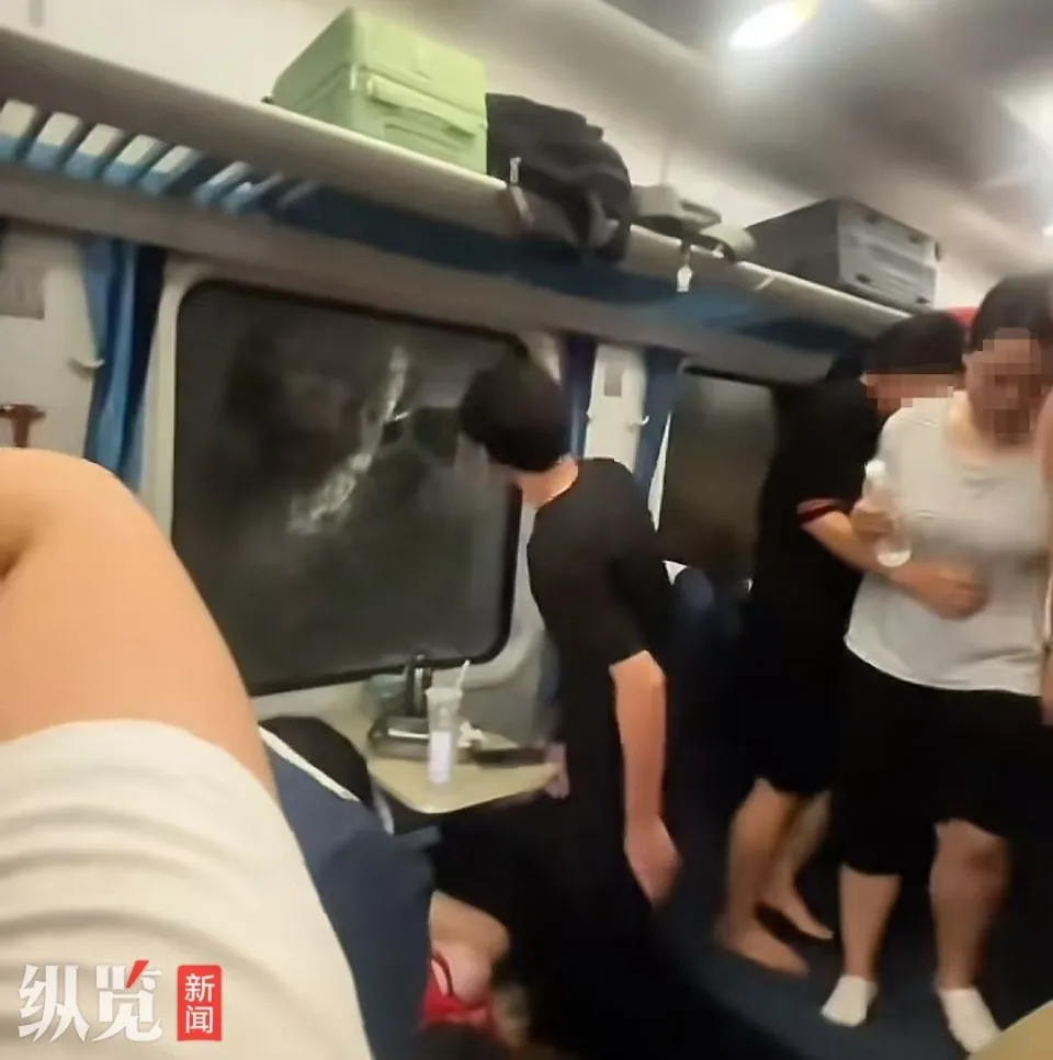 K1373次列车乘客砸窗通风，官方通报事件详情：铁路公安已对砸窗男子批评教育 ...
