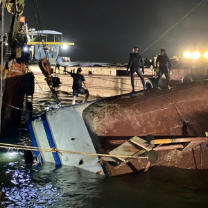 越南游船倾覆事故已致36死 仍有3人失踪