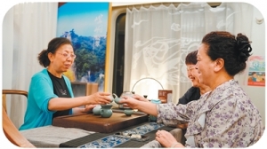 慢旅深游，乘火车享受老年生活（民生一线·银发经济促消费） ...