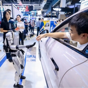 AI+智能驾驶发展如何？智能座舱更“懂你”，自动驾驶驶入现实｜聚焦世界人工智能大会 ...