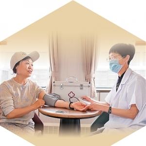 银发旅游列车开出新体验（人民眼·提振消费）
