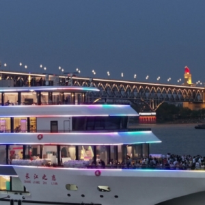 南京长江游轮点亮“夜经济” 文旅融合激发消费新动能