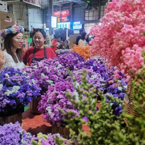 直播电商助力云南“鲜花经济”持续火热