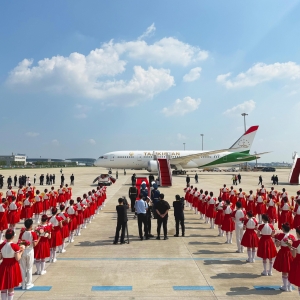 塔吉克斯坦总统拉赫蒙乘机抵达天津 出席2025年上合组织峰会