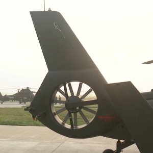 准备就绪、整装待发 空中护旗梯队将以崭新队形飞过天安门上空 ...