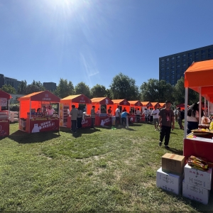 线下线上融合促消费 一轻食品集团工会在京开展嘉年华活动