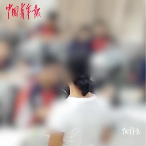 学生被嘲“唐人”，一老师当场怒斥！