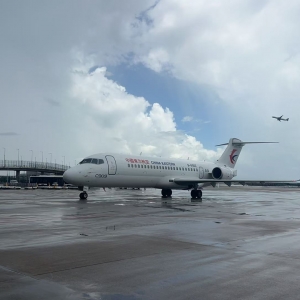 国产飞机C909商业航班成功首飞澳门