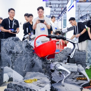 废墟中救出“婴儿”、看一下可完成支付、人造太阳......在2025外滩大会看到未来生活 ...