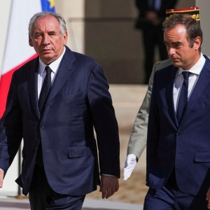 法总理府举行权力交接仪式 勒科尔尼正式接任总理