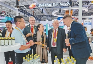 共享开放合作机遇  共促服务贸易升级（走进服贸会）