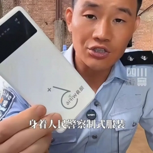 “嘎子谢孟伟”穿警服直播带货，违法吗？律师解读→