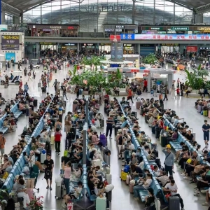 迎接“双节”出行高峰 广铁加开列车、推出旅游专列